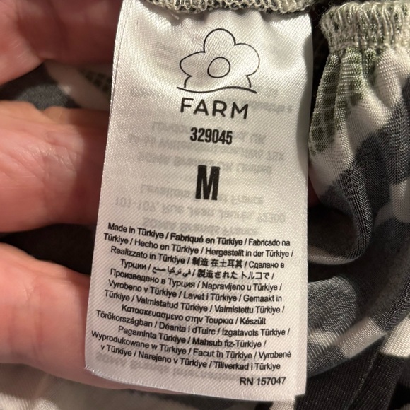 FARM Rio Anthropologie Black and Green Artistic Blouse Medium - Picture 7 of 10